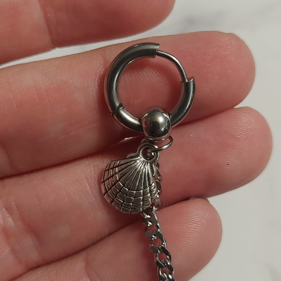 Seashell Cartilage Earring - Picture 3 of 3